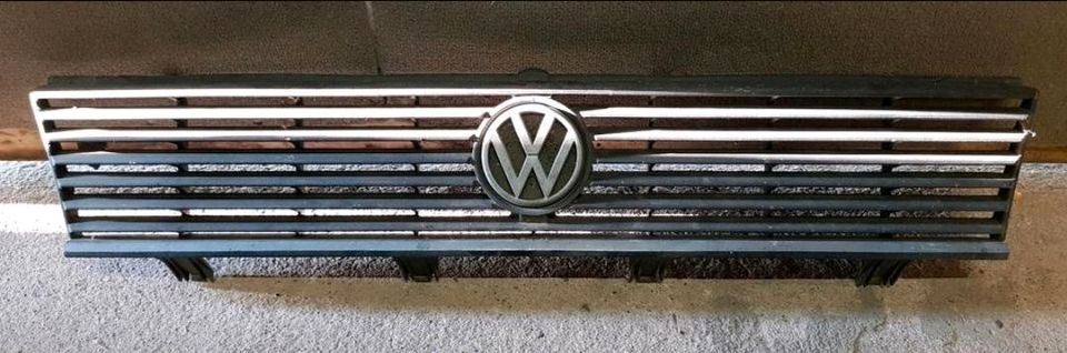 VW Passat 32b Santana Grill Kühlergrill in Coppenbrügge