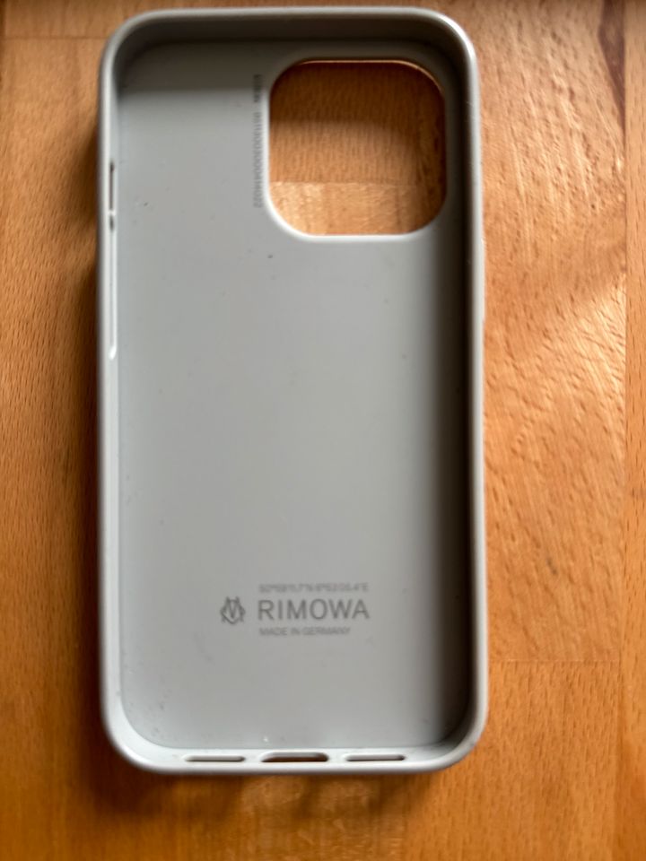 Rimowa Silber-Alu-iPhone 13 Pro Hülle in Ötigheim