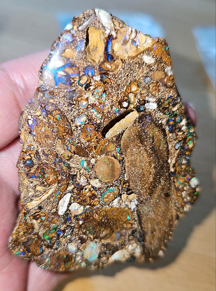 478ct Boulder Opal Anschliff Australien, tolle Muster in Haar