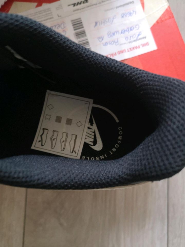 Nike Sneaker in Maxdorf