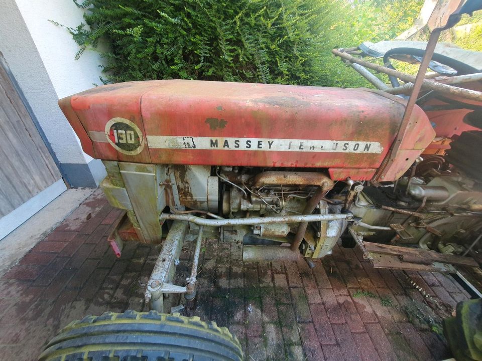 Massey - Ferguson 130 in Lörrach