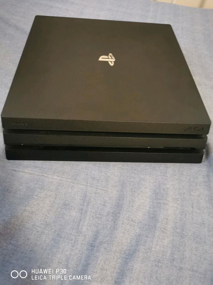 Ps4 pro mit Controller und spiele in Mülheim-Kärlich