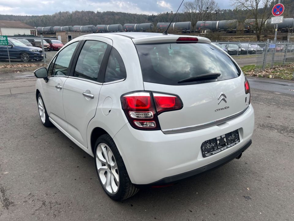 Citroën C3 1,2 12V VTi Exclusive/Klima /Panorama-Dach in Cölbe