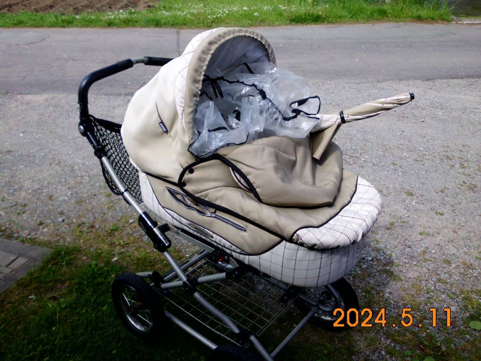 Verkaufe Kinderwagen  / Buggy  Marke Roan Komplett Set sehr gut ! in Annaberg-Buchholz
