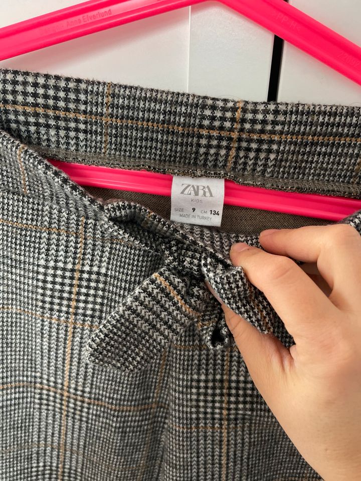 Zara Hose 134 Neu Schlaghose Culotte Mädchen warm in Augsburg