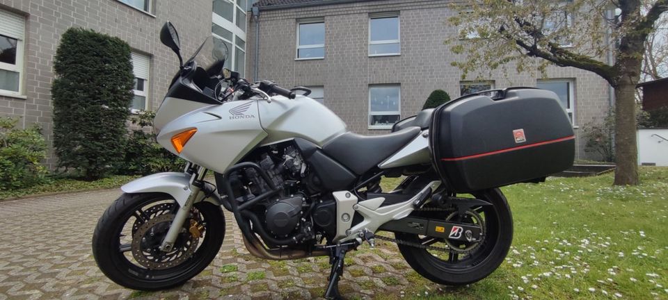 Motorrad Honda CBF 600 SA PC38 fertig für die Reise in Kaarst