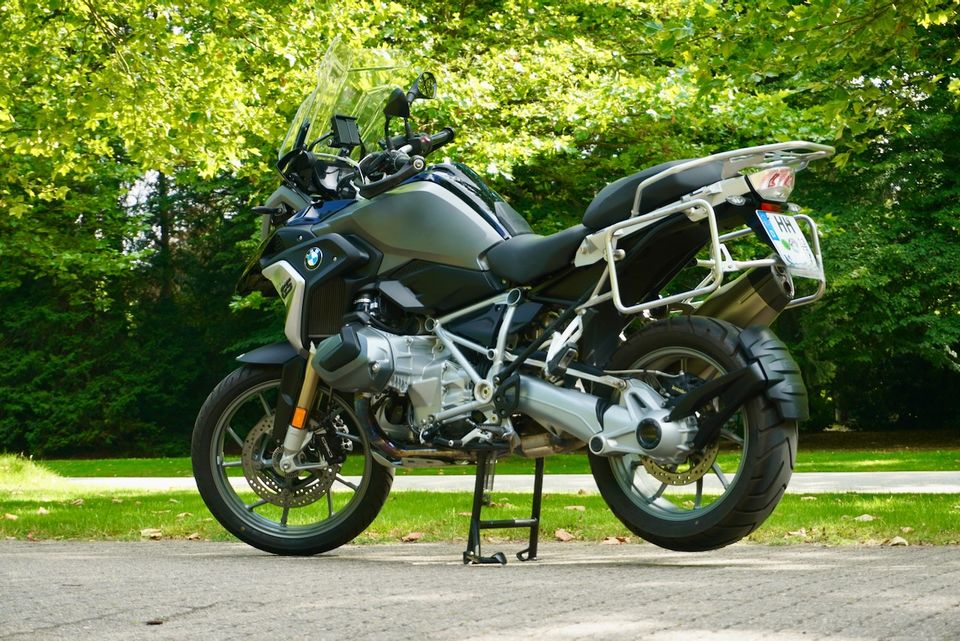 BMW R 1250GS, 12tKm, Alukisten Topcase hohes Windschild, Akropovi in Hamburg