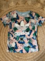 Adidas T-Shirt Her Gr. 104 3-4 Jahren in mit Schmetterlingen Berlin - Charlottenburg Vorschau