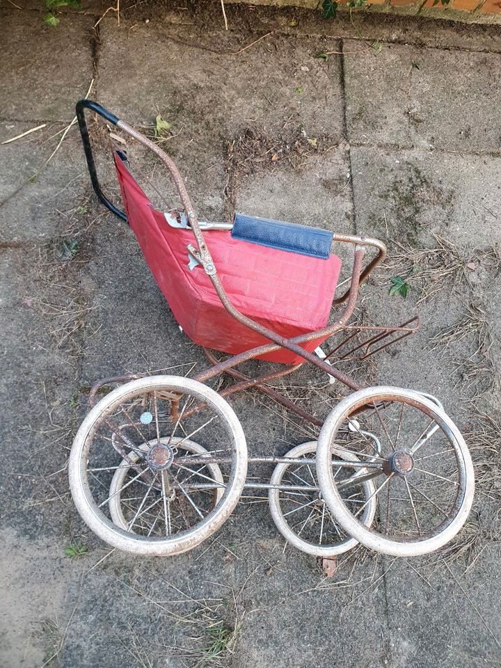 alter kleiner Puppenwagen Kinderwagen Metall DDR in Berlin