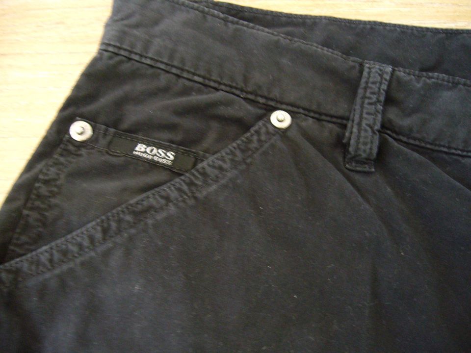 Herren Shorts/Bermuda, Gr. 52/L, schwarz, von Boss in Ratingen