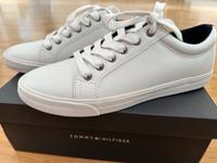 TOMMY HILFIGER Gr 42 Sneaker Lederschuhe Herrenschuhe Turnschuhe Frankfurt am Main - Rödelheim Vorschau