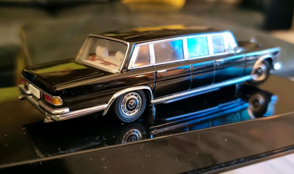 Modellauto 1:43 Mercedes-Benz 600 W100 Pullman AutoArt in Lage