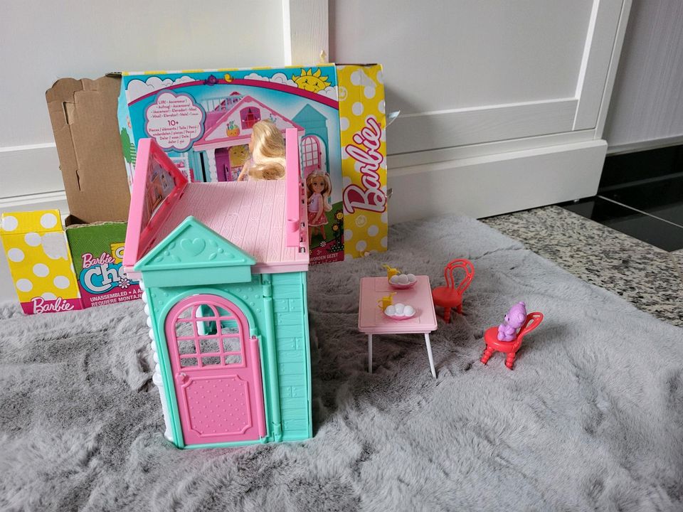 Mattel Barbie Club Chelsea Spielhaus DWJ50 in Idar-Oberstein