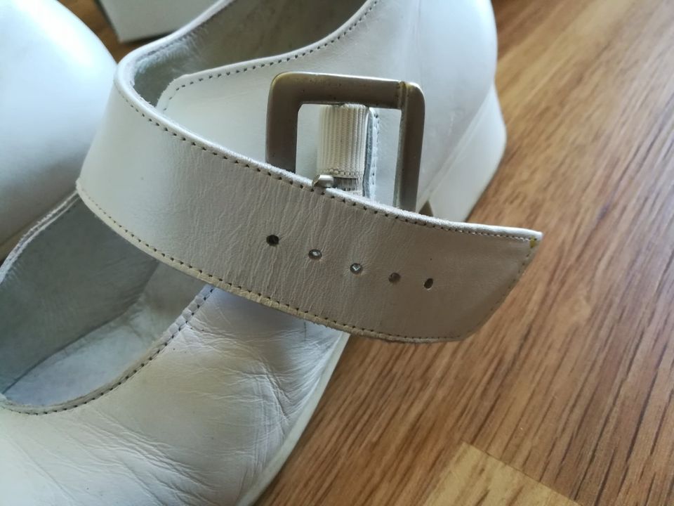 Kommunionschuhe / Brautmädchenschuhe weiß Mädchen Größe 36 in Vohenstrauß