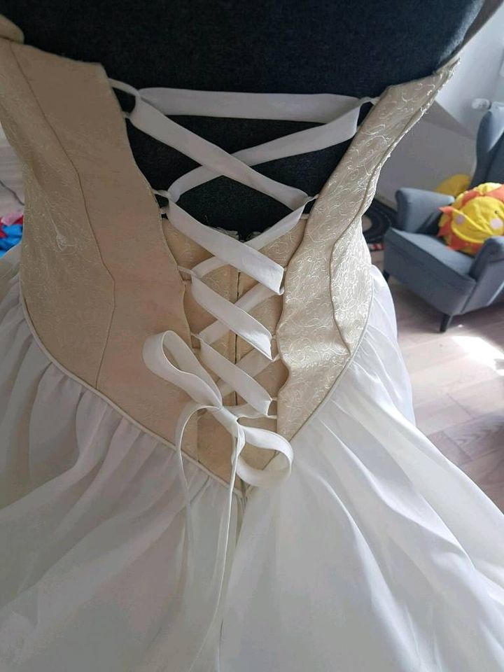 Brautkleid Prinzessinnenkleid Corsagenkleid Größe 38 in Eschweiler