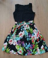 Kleid schwarz mit bunten Blumen gr. 36 S Niedersachsen - Stadtoldendorf Vorschau