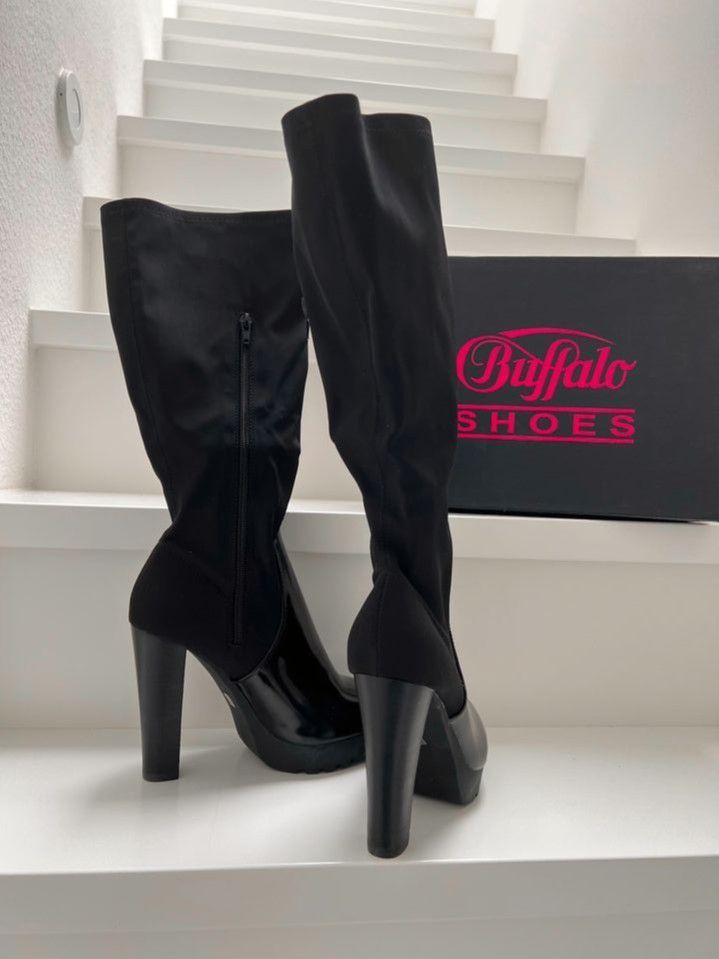 OVP Buffalo High Heels Stiefel Boots Schuhe 40 Plateau Lack in Leonberg