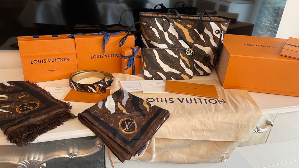 Louis Vuitton Seidentuch LoL Kollektion neu Full Set in Saarbrücken