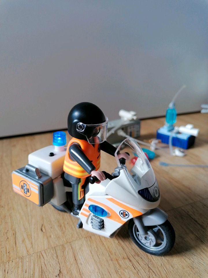 Playmobil Küstenwachstation, Krankenwagen, Notarztmotorrad in Frechen