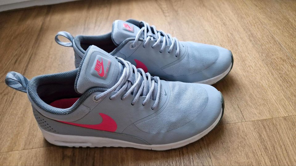 Nike Air Max Thea grau / pink gr. 38,5 Schuhe in Wittmund