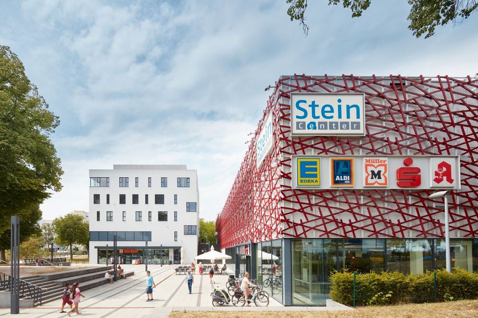Steincenter Freising: PKW Stellplatz im überdachten Parkhaus in Freising
