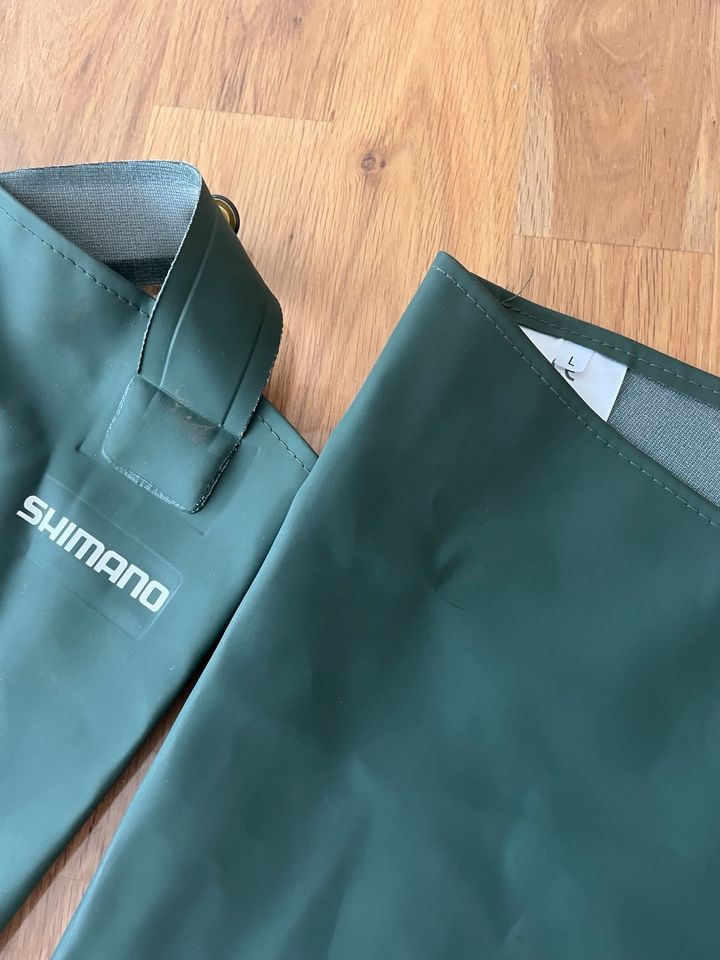 Shimano Watstiefel Größe L in Grevenbroich