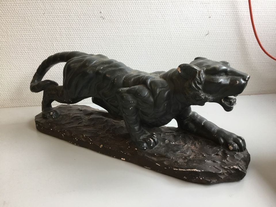 Skulptur, Figur, Tiger, Leopard, Säbelzahntiger, aus Messing in Flintbek