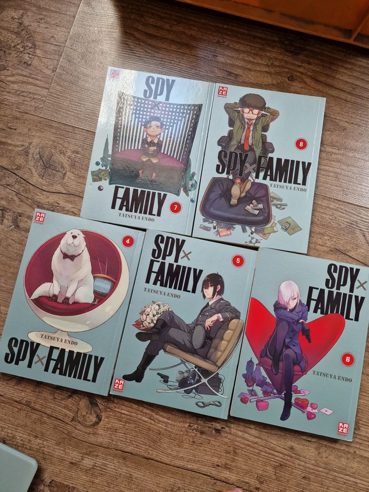 Manga Spy x Family Band 4-8 in Cremlingen