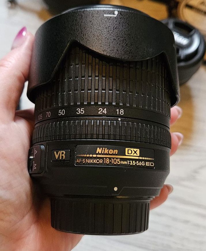 Nikon D5300 Nur 3700 Auslösungen, Nikon 18-105 & Nikon 35 1:1.8G in Wienhausen