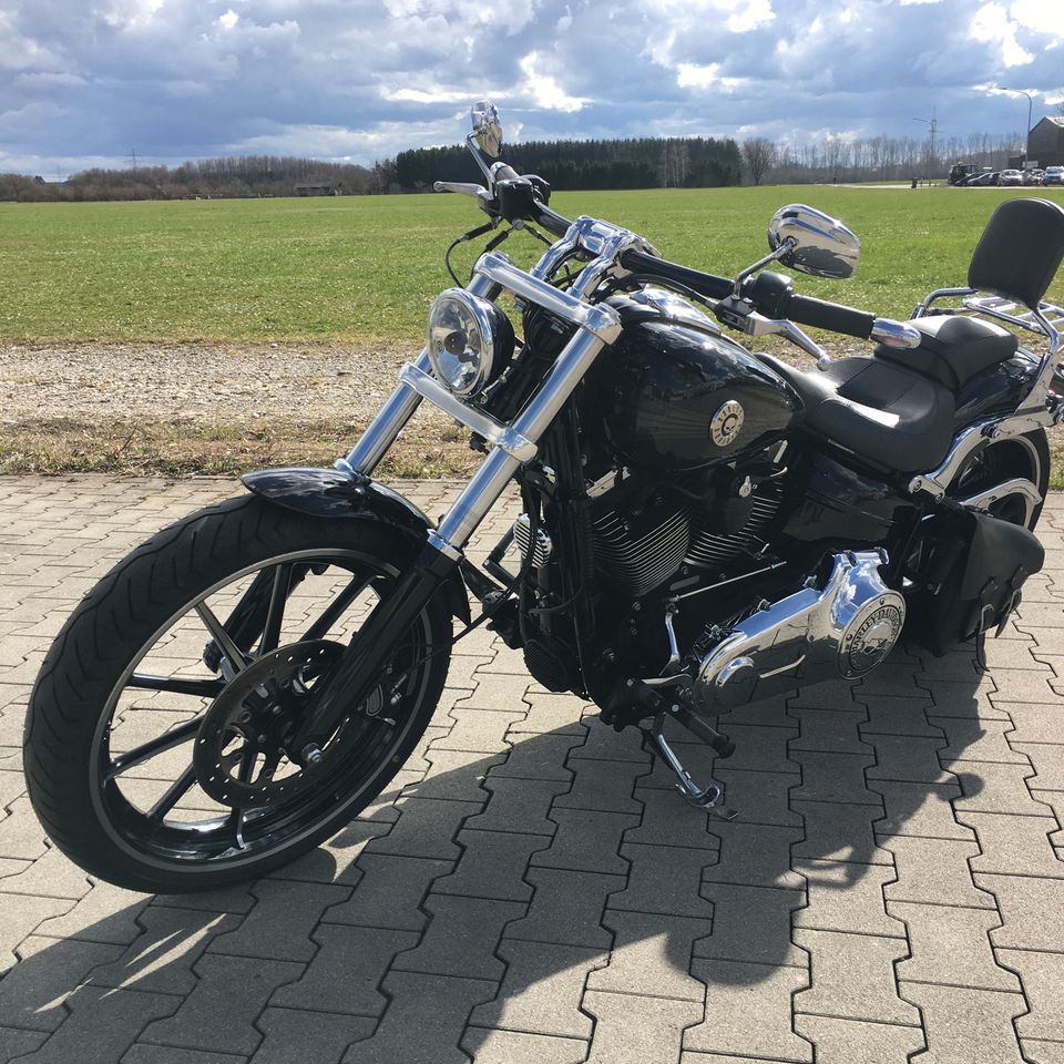 Harley Davidson Breakout FXSB 103, 5HD1..mit ABS in Parsdorf