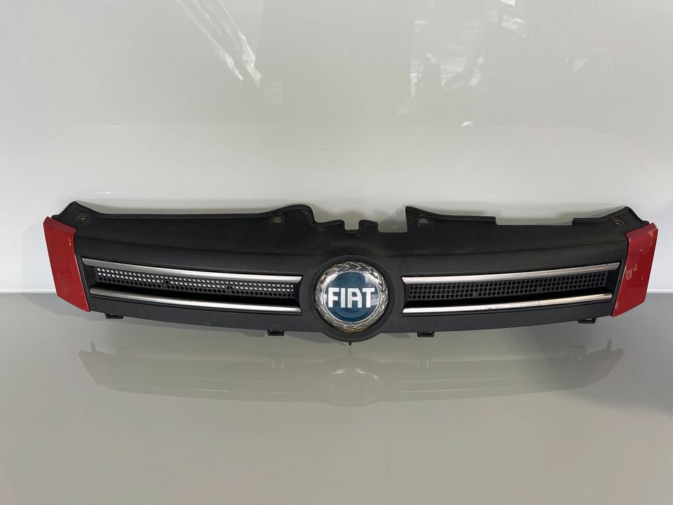 Kühlergrill Fiat Panda 169 rot Grill Frontgrill in Wilnsdorf