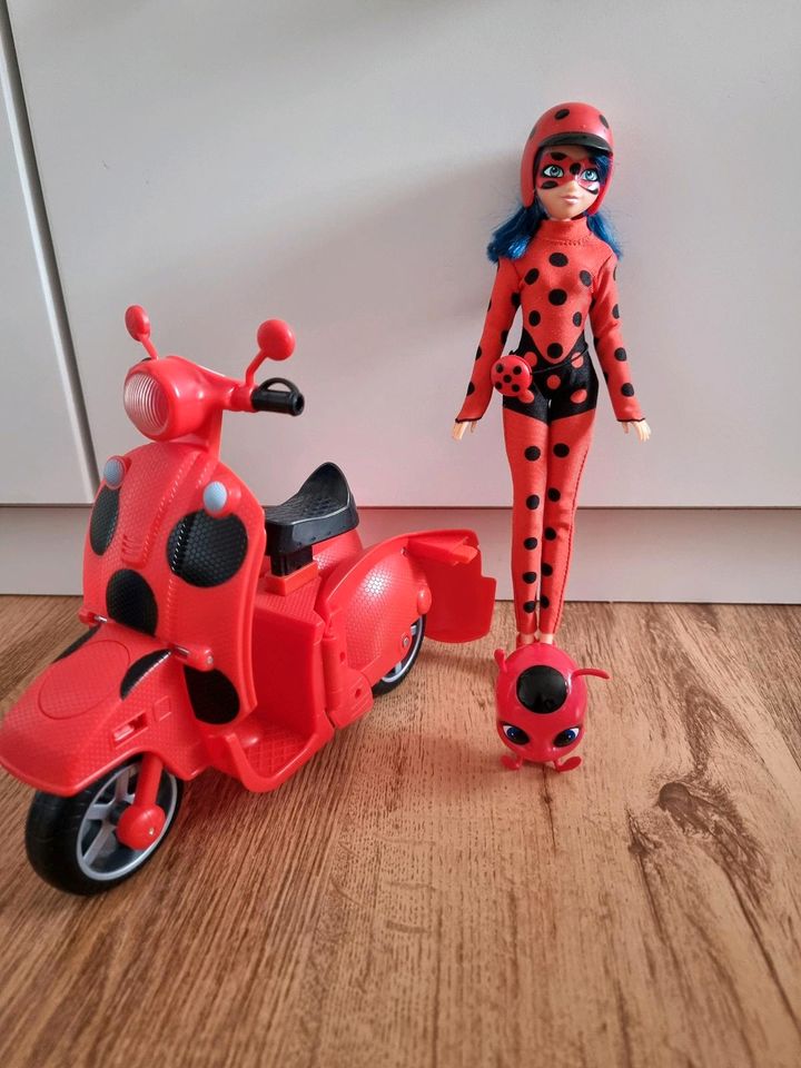 New Miraculous Ladybug Season 2 Toy - Zoomin' Ladybug Scooter and Tikki 