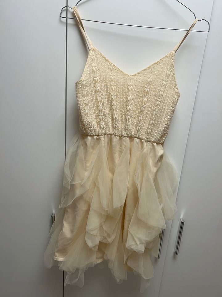 Kleid Creme Gr 160 ca 164 in Tauberbischofsheim