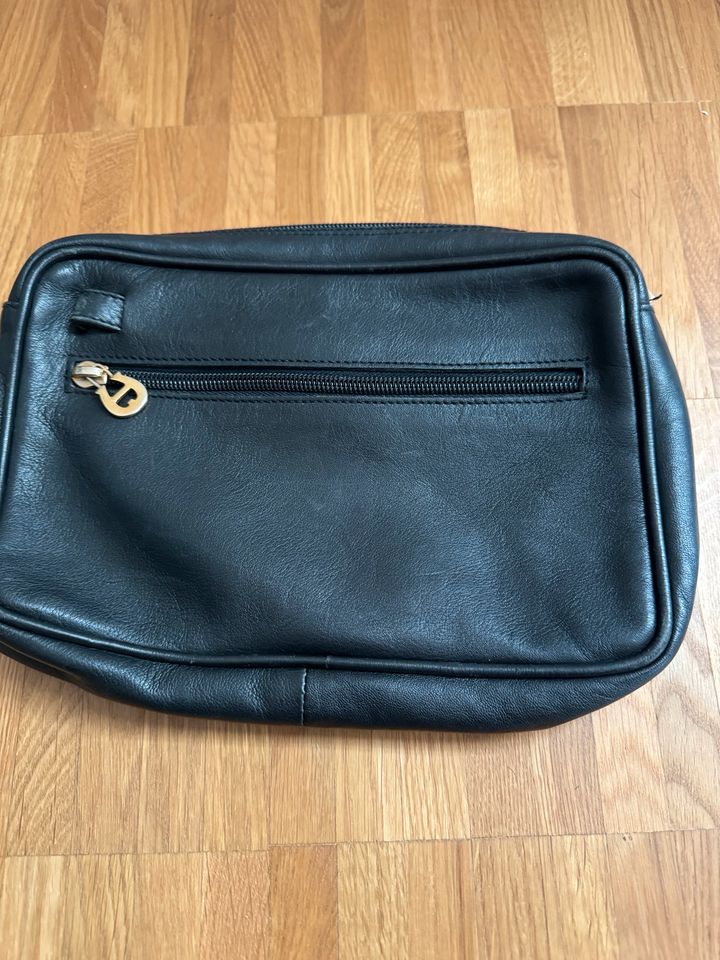 Aigner Tasche kompakt Leder schwarz 27cm x 18cm in Düsseldorf