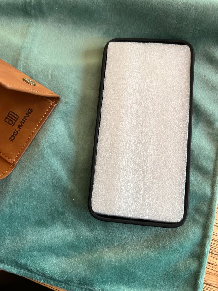iPhone 13 Pro Hülle Leder braun mit Portemonnaie neu in Uelzen