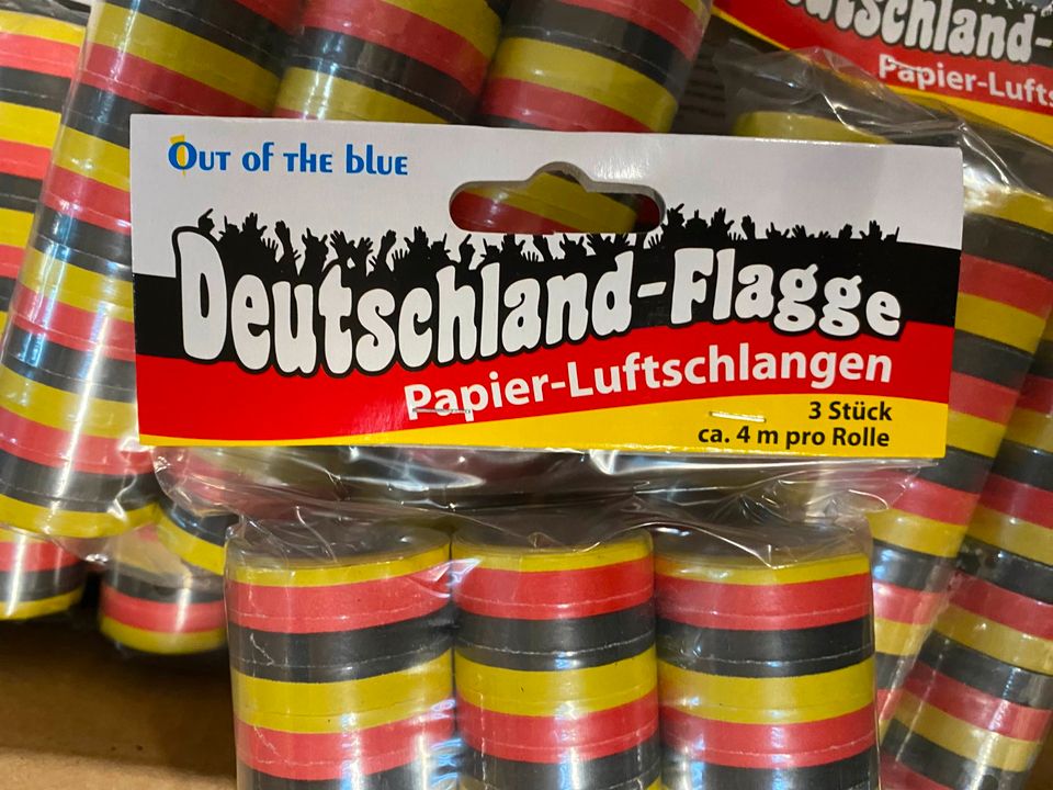 275 3er Packungen Out of the blue Papier-Luftschlangen schwarz-rot-gelb Deutschland Flagge, Großhandel Restposten in Tanna