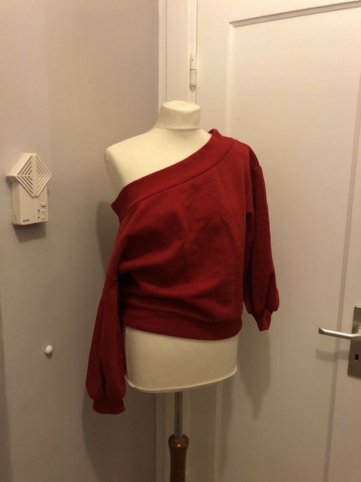 H&M Cropped Pullover Sweatshirt rot in Hamburg