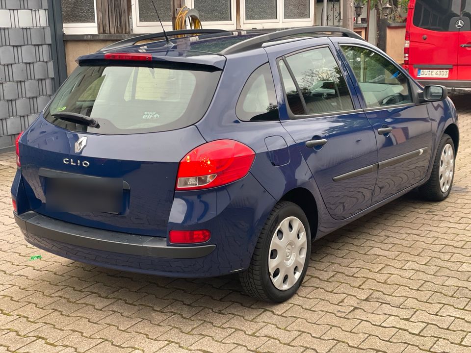Renault Clio Kombi 1-Hand/Tüv/Klima/8 Fach bereift in Duisburg