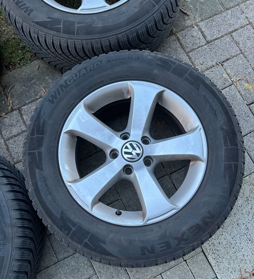 VW Tiguan Winterreifen auf Alufelgen 215/65R16 in Bochum