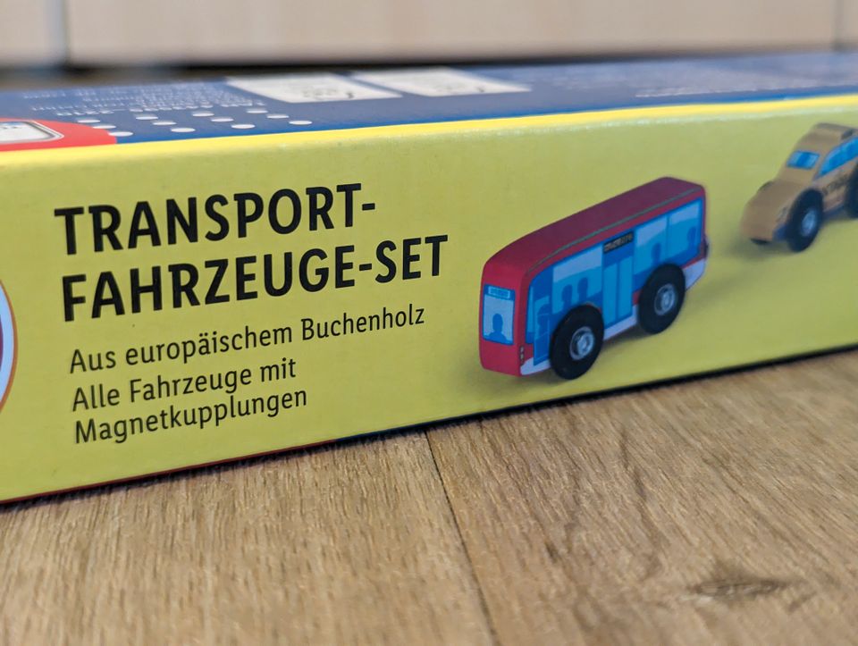 NEU Holz Transportfahrzeuge: Hubschrauber, Bus und Taxi in Hannover