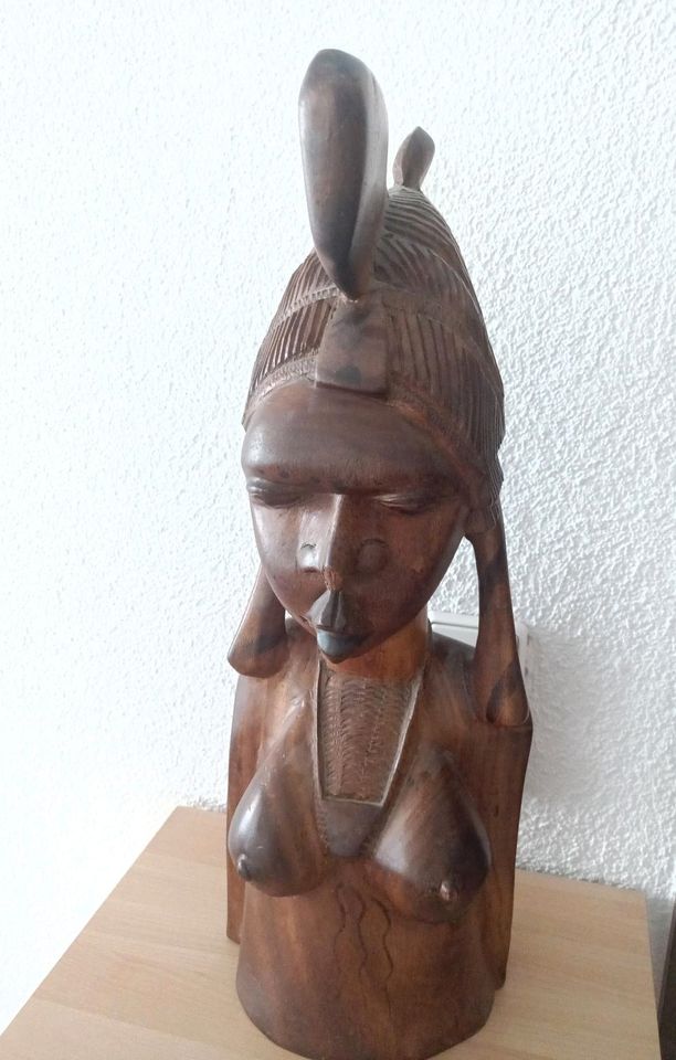 Holzfigur aus Afrika in Achern