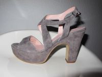 Sandaletten CARMENS Gr. 39 Plateau High Heels Wildleder grau NEU Innenstadt - Köln Altstadt Vorschau