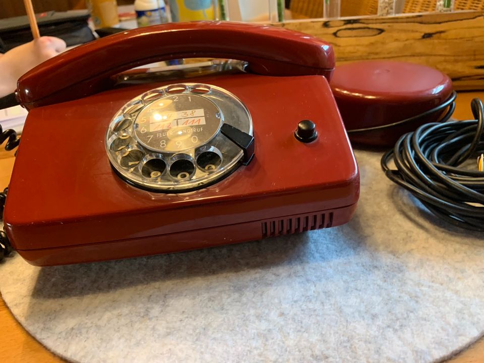 Vintage Wahlscheibentelefon Rot mit allen Anschlüssen. in Naunheim Maifeld