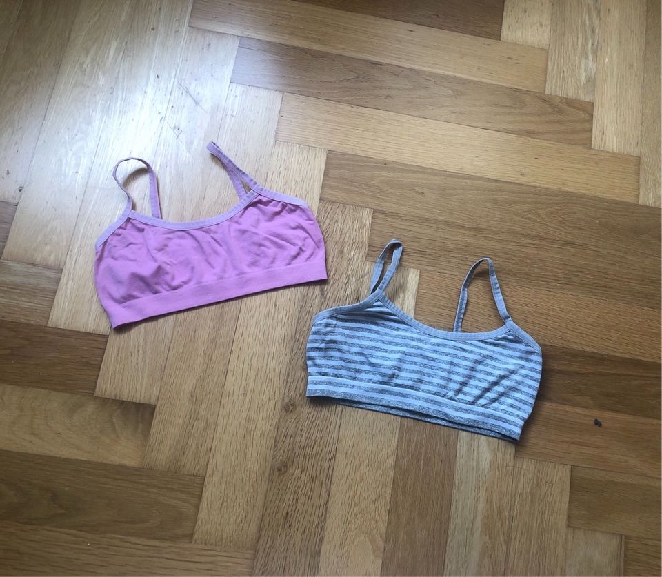 2x Bustier Pink / Grau Weiß gestreift (Marke unbekannt) Mädchen in München