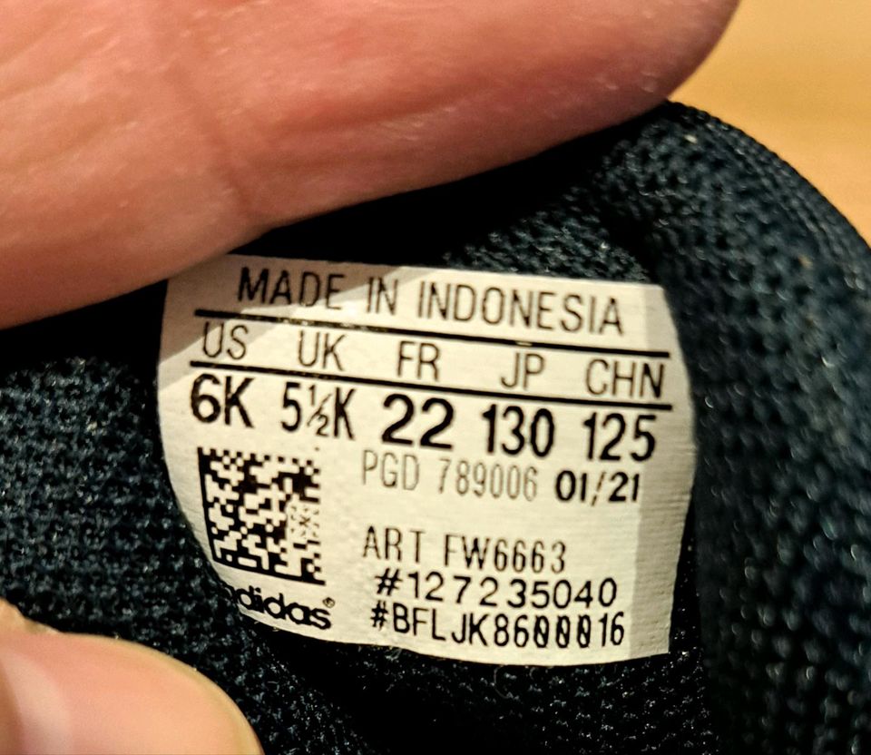 Schuhe Sneaker Turnschuhe Adidas Junge Größe 22 blau in Salzwedel