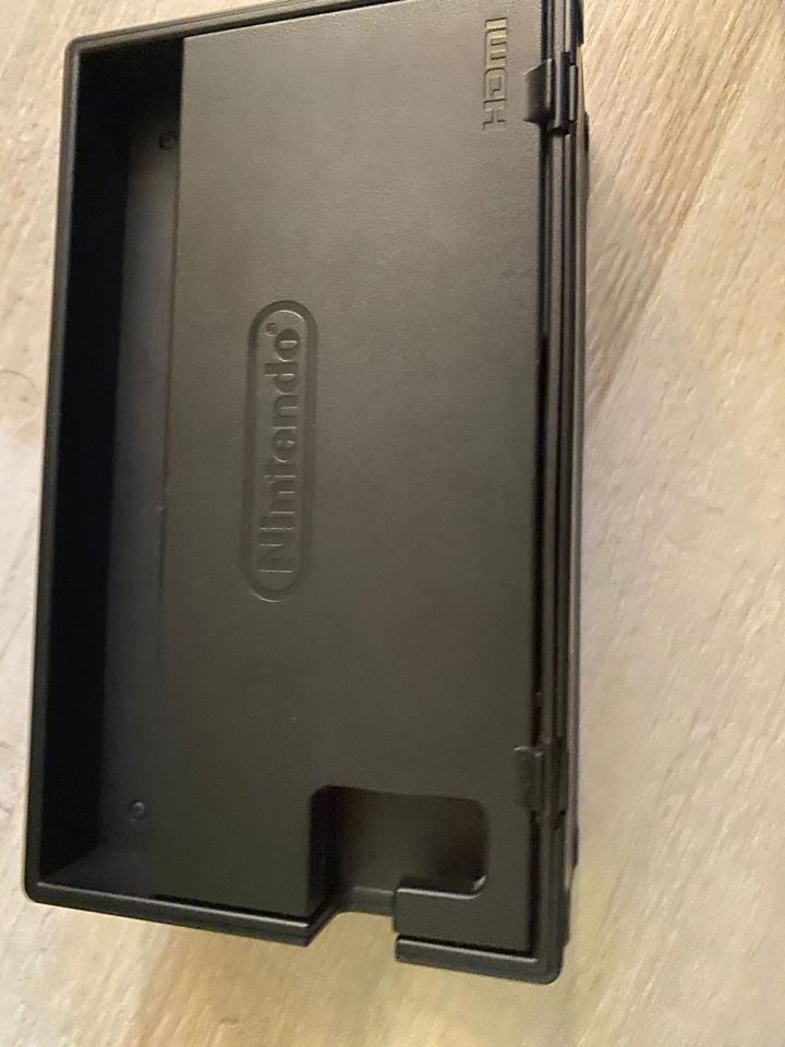Nintendo Switch Konsole mit Zubehör in Bissendorf