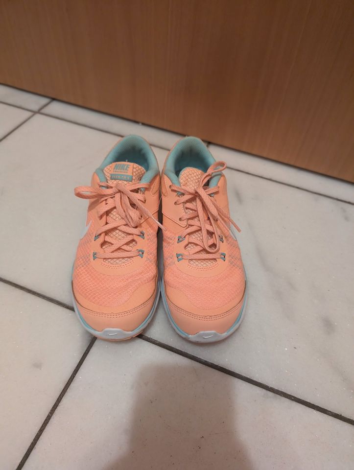 Neuw Nike Trainig Flex TR5 Gr.38 koralle orange türkis Sneaker in Reutlingen