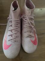 Nike Fußball Schuhe Gr.40 Bayern - Feuchtwangen Vorschau