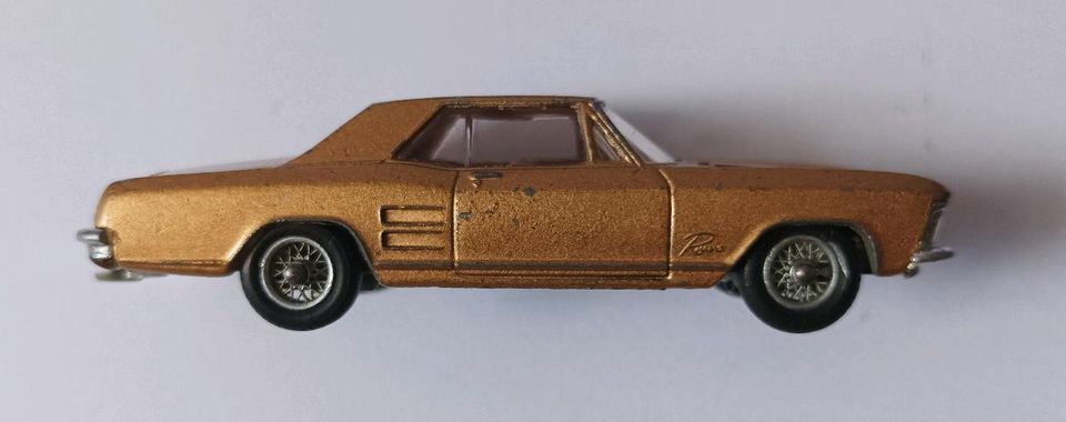 Corgi Toys 1:43 #245 Buick Rivera Coupé '65 gold-bronze in Berlin
