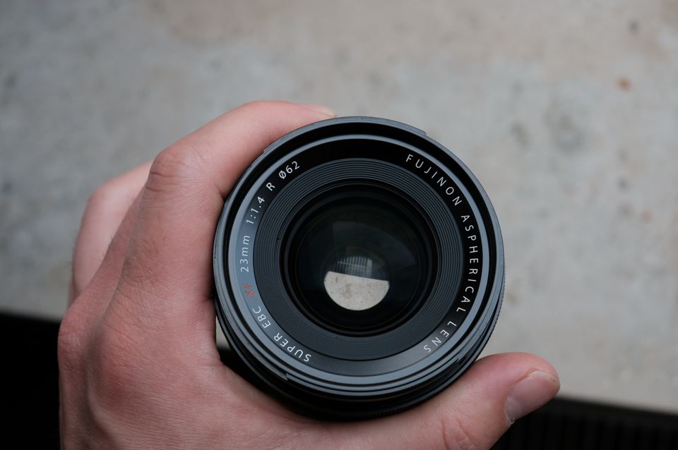 Fujifilm XF 23mm 1.4 R + eckige Gegenlichtblende - guter Zustand in Berlin